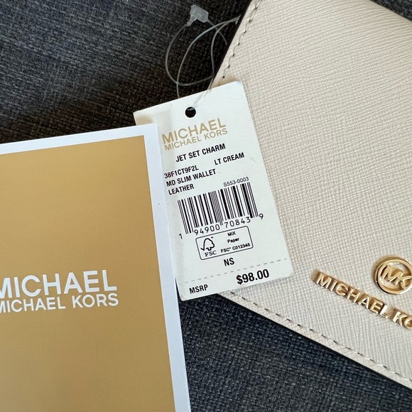 NEW MICHAEL KORS LEATHER CHARM MEDIUM SLIM WALLET - Picture 3 of 11